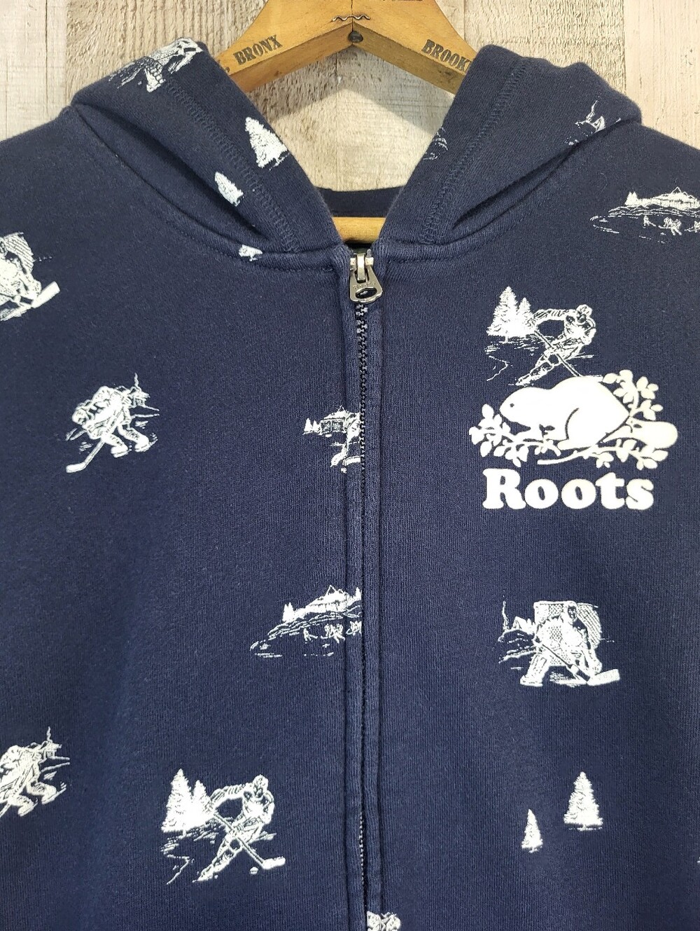 Roots Kids Navy Zip-Up Hoodie with Hockey Print. Size XXL - Picture 5 of 11